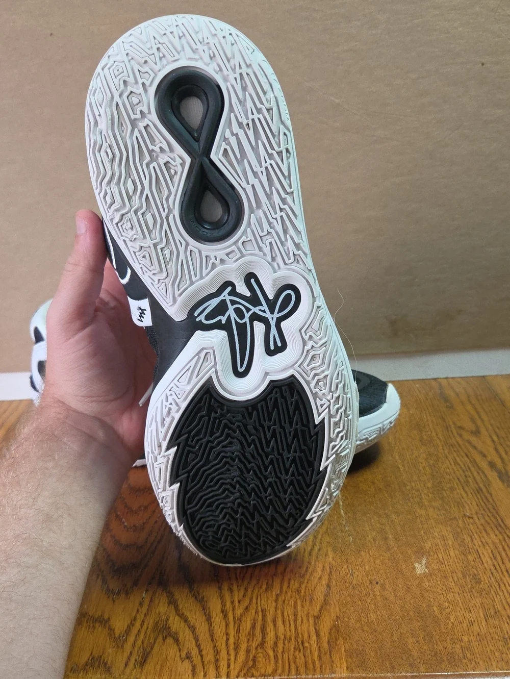 Nike Kyrie Infinity TB basketball sneakers 2022 Size 9